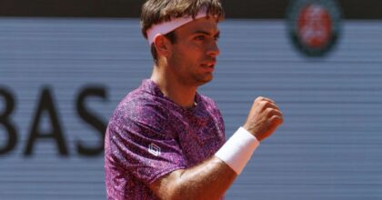 Cobolli ai quarti del Roland Garros, Svajda ko in quattro set