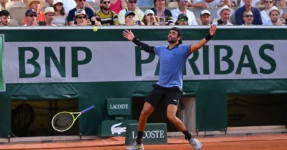 Berrettini vola ai quarti al Roland Garros, Cerundolo battuto in tre set