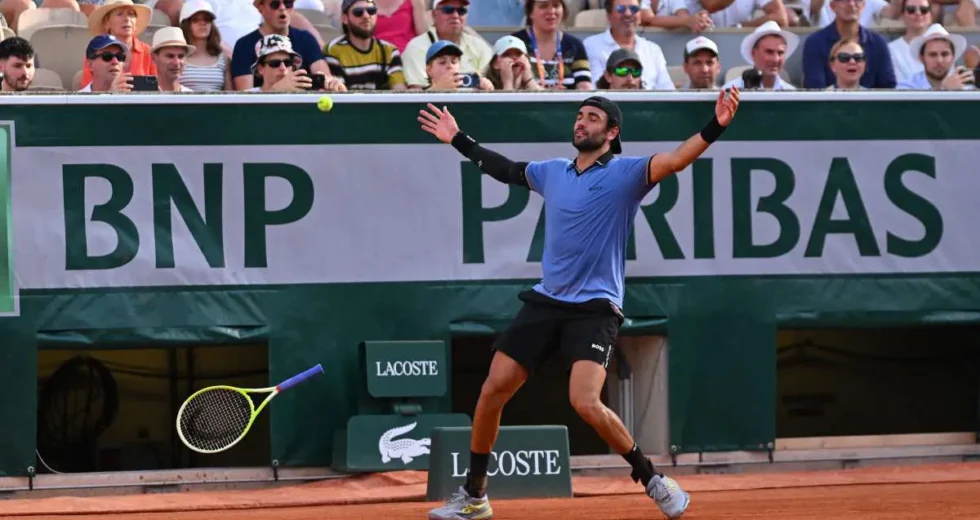 Berrettini vola ai quarti al Roland Garros, Cerundolo battuto in tre set