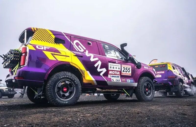 Pilota italiana affronta il Taklimakan Rally su un NEV cinese