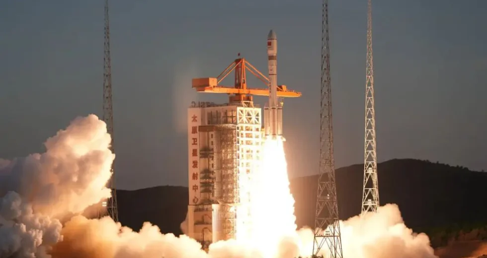Cina, lanciato un nuovo gruppo di satelliti per la costellazione Spacesail
