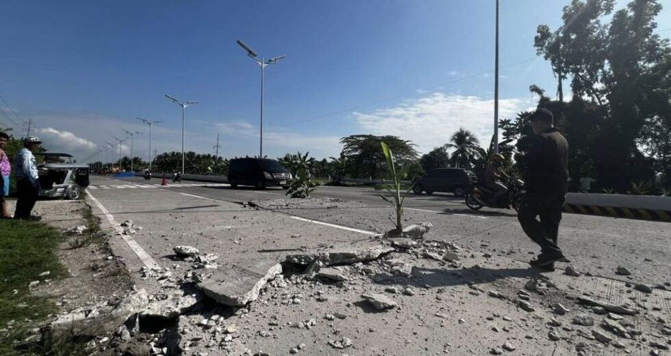 Terremoto di magnitudo 7.8 nelle Filippine, almeno 8 morti e 200 feriti