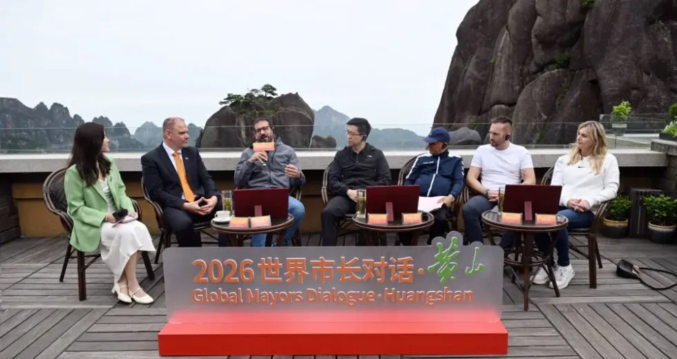 Cina, un sindaco italiano parla di tradizioni e innovazione a Huangshan