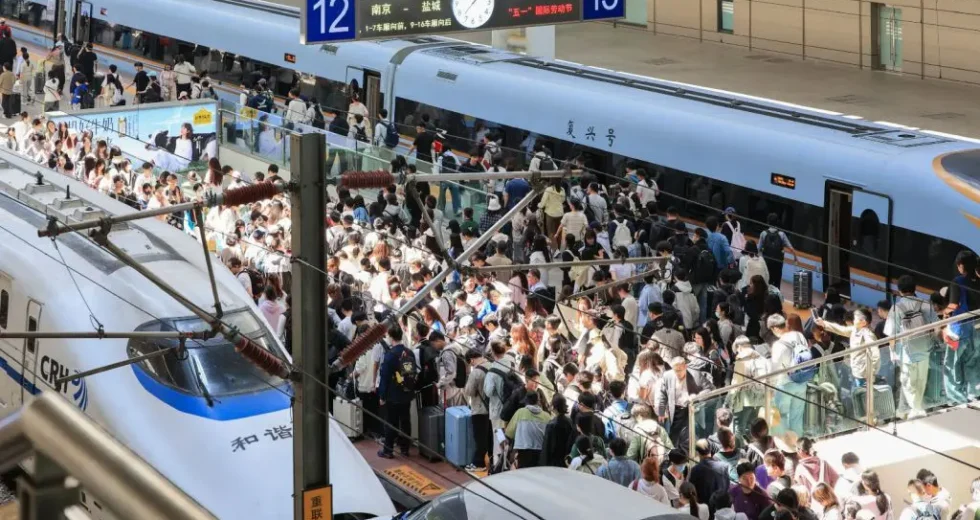 Cina, record di viaggi ferroviari nei primi cinque mesi del 2026