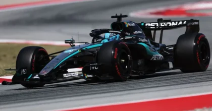 Russell in pole su Hamilton e Antonelli a Barcellona, Leclerc 10°