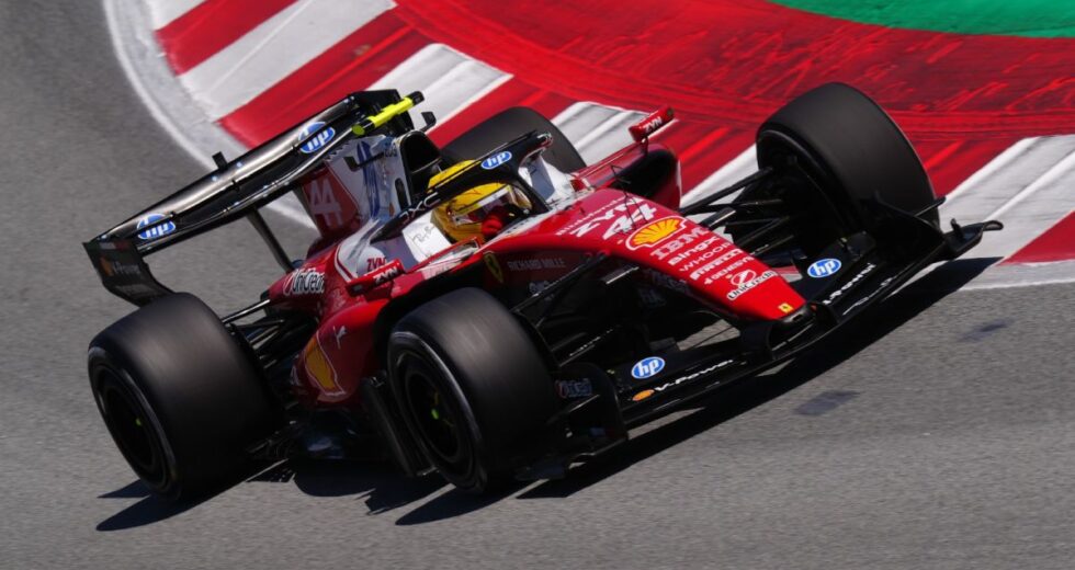 Trionfo Ferrari a Barcellona: vince Hamilton su Russell, Antonelli e Leclerc out