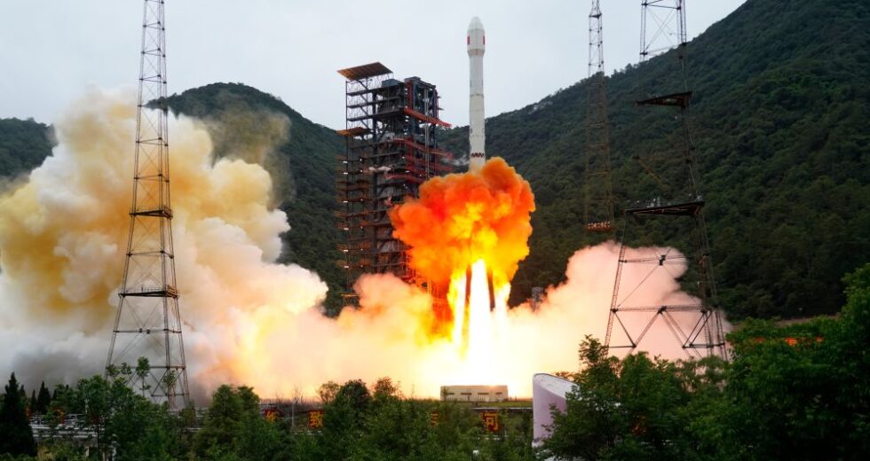La Cina lancia un nuovo satellite nello spazio