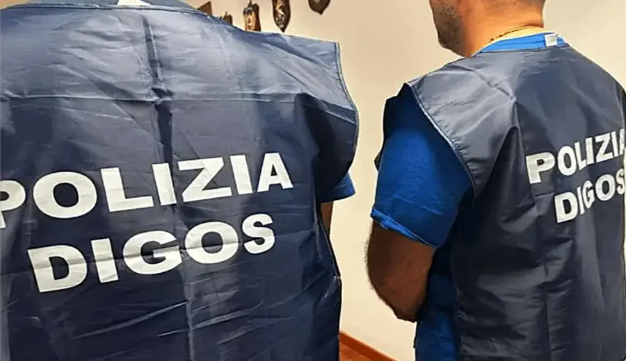 Materiale jihadista e manuali per fabbricare armi, arrestato 16enne