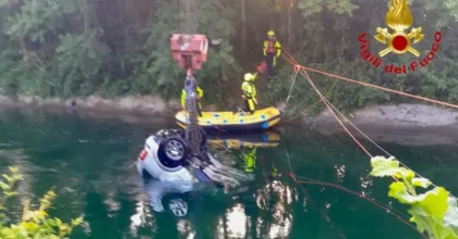 Auto finisce in un canale nel milanese, 3 morti