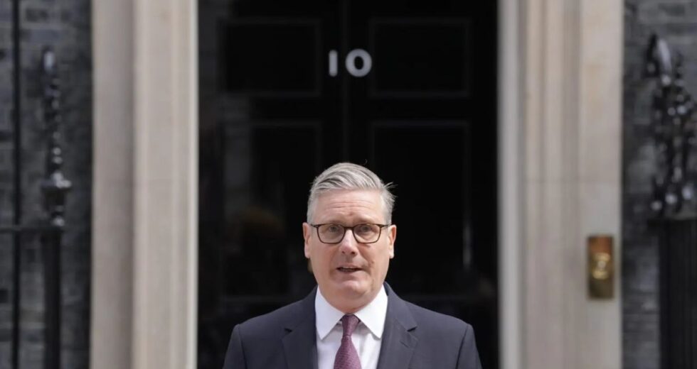 Uk, il premier Starmer annuncia le dimissioni