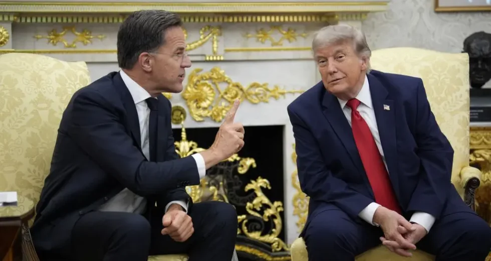 Nato, Rutte elogia Trump “Leader mondo libero”, ma presidente Usa attacca l’Italia