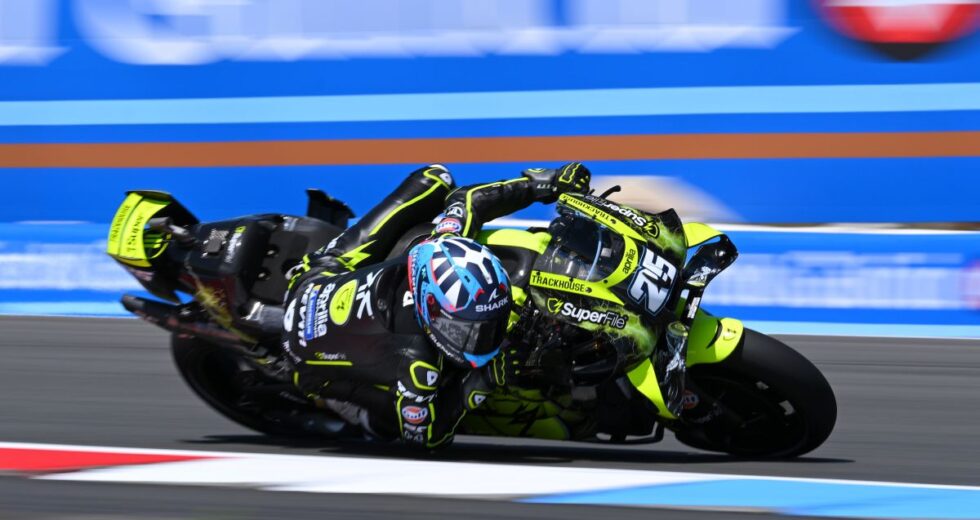Fernandez vince la sprint di Assen, terzo Di Giannantonio davanti a Bezzecchi
