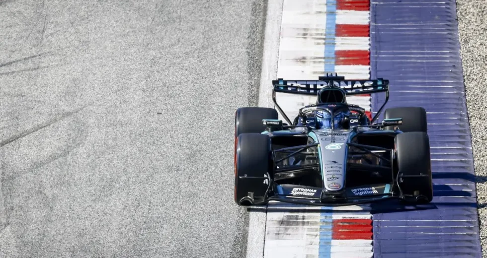 Russell pole in Austria davanti alle Ferrari di Leclerc e Hamilton