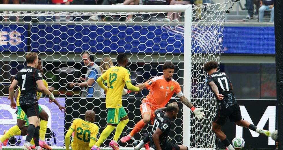 Eustaquio-gol al 92°, il Canada batte il Sudafrica e vola agli ottavi