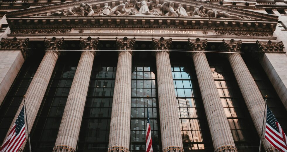 Wall Street in Caduta: Crollo dei Titoli Tech e Rendimento dei Treasury alle Stelle