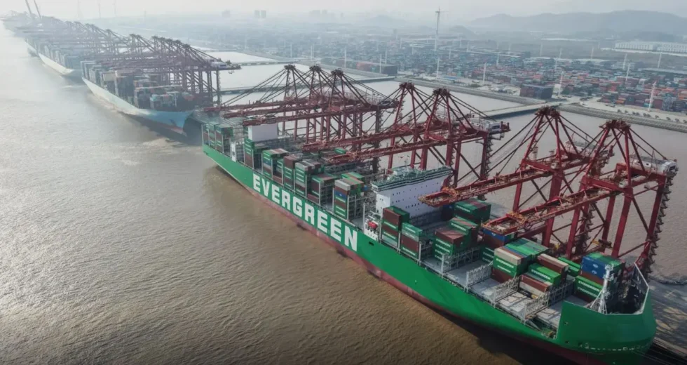 In Cina otto dei primi dieci porti al mondo per volume di merci movimentate