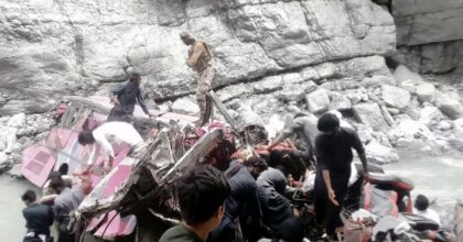 Bus precipita in un burrone in Pakistan, almeno 40 morti