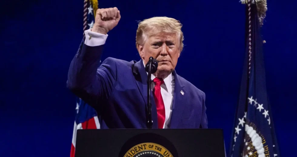 Trump “Gli Usa più ricchi e forti che mai, il comunismo cancro da estirpare”