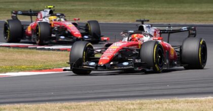 Vittoria Ferrari con Leclerc a Silverstone, Russell e Hamilton sul podio