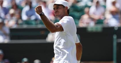 Cobolli batte De Minaur in tre set e vola ai quarti di Wimbledon