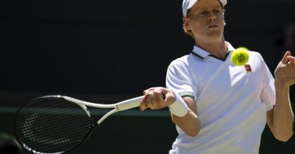 A Wimbledon Sinner piega Djokovic in 3 set, è in finale contro Zverev