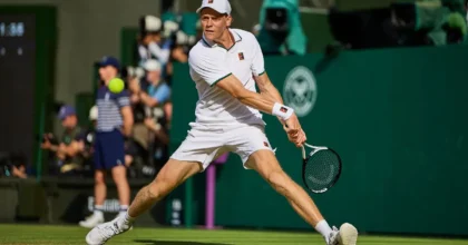 Sinner resta il re di Wimbledon, battuto Zverev in 4 set