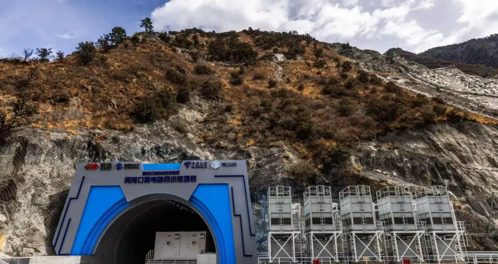 Cina, l’IA gestirà una maxi centrale di energia idroelettrica, eolica e solare