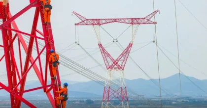 Cina, consumo di elettricità +5,3% nel primo semestre 2026. Trainano hi-tech e IA