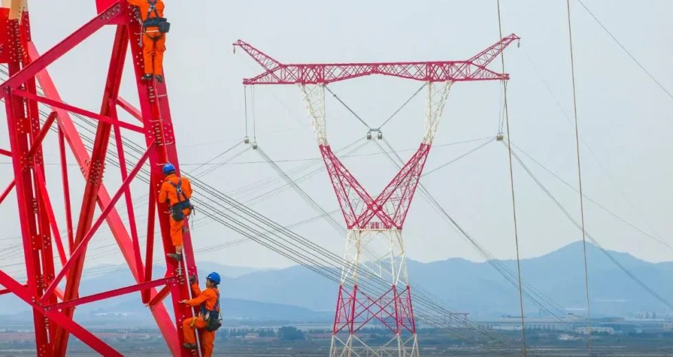 Cina, consumo di elettricità +5,3% nel primo semestre 2026. Trainano hi-tech e IA