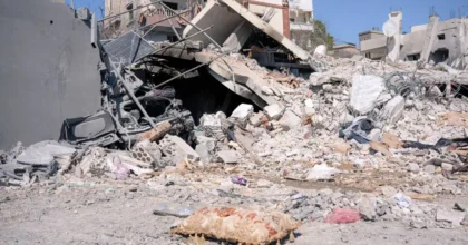 Terremoto e raid americani, notte da incubo per l’iran