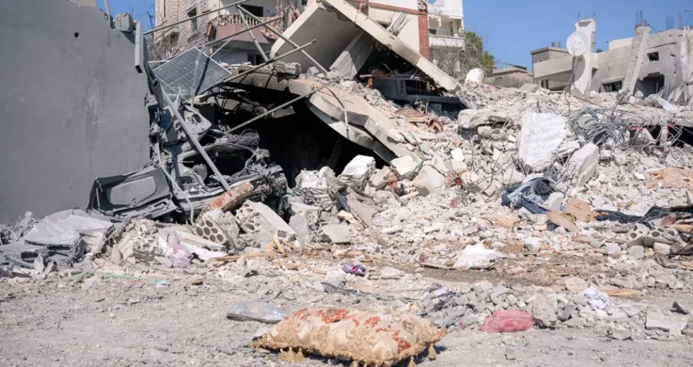 Terremoto e raid americani, notte da incubo per l’iran
