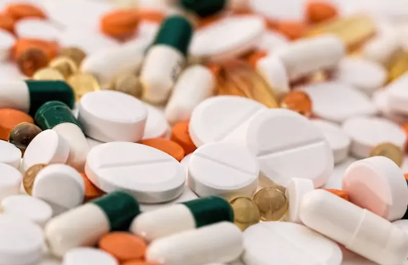 Farmaci, l’ipotesi di revisione del prontuario preoccupa la filiera e la politica