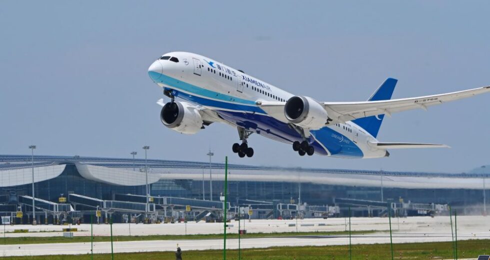 Cina, cresce traffico aereo passeggeri internazionale, in un anno +5,7%