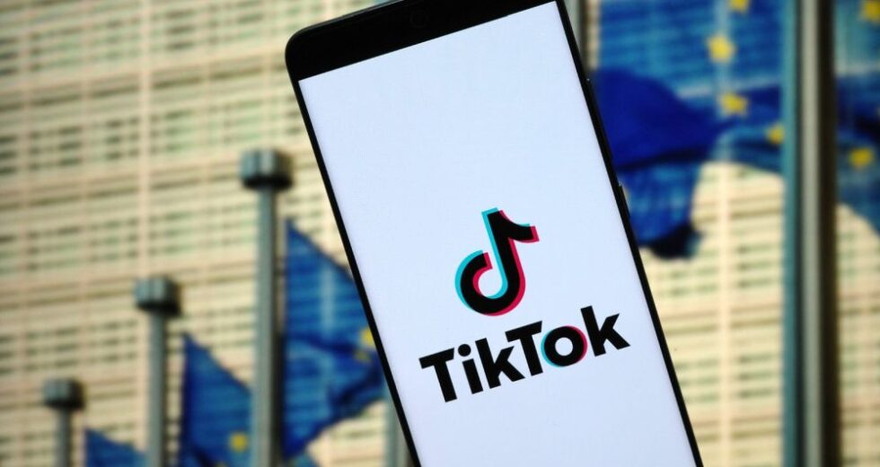 Per Bruxelles gli account TikTok non tutelano i minori
