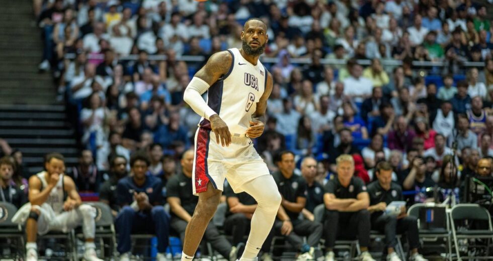 LeBron James giocherà nei Philadelphia 76ers