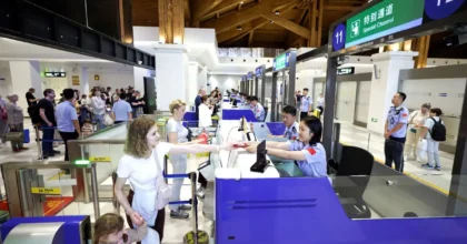 Cina perfezionerà i programmi di transito e ingresso senza visto