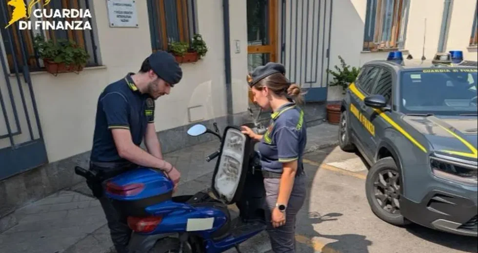 Scooter venduti come bici elettriche, maxi sequestro in tutta Italia