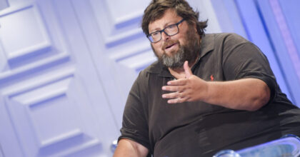 Mario Adinolfi respinge le accuse di truffa e chiede la revoca degli arresti domiciliari