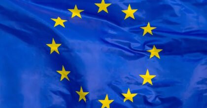La Commissione Europea multa Alphabet per 890 milioni di euro: violazioni del Digital Markets Act
