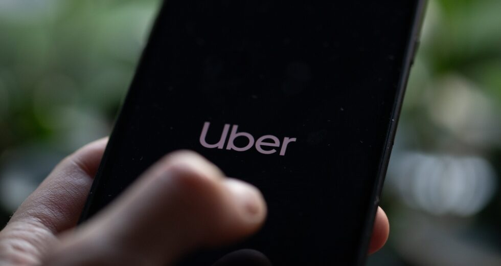 Uber sospende l’espansione in cinque mercati europei nel 2026