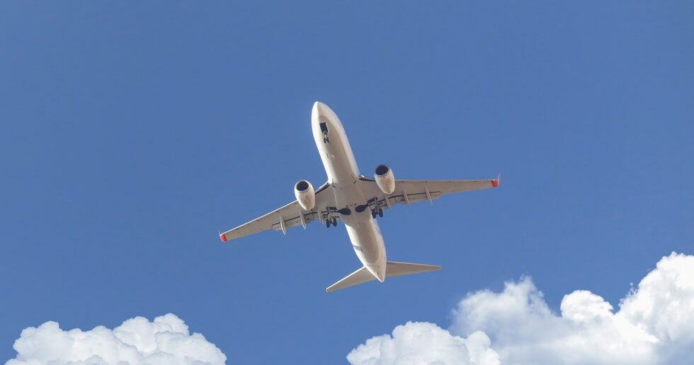 Jet Fuel in Calo, Ma I Biglietti Aerei Restano Elevati: Le Cause e le Conseguenze