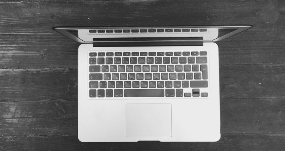 In arrivo il nuovo MacBook OLED: touchscreen e potenza senza precedenti