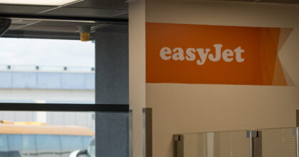 easyJet: Risultati del Terzo Trimestre 2026, Utile in Calo del 70%