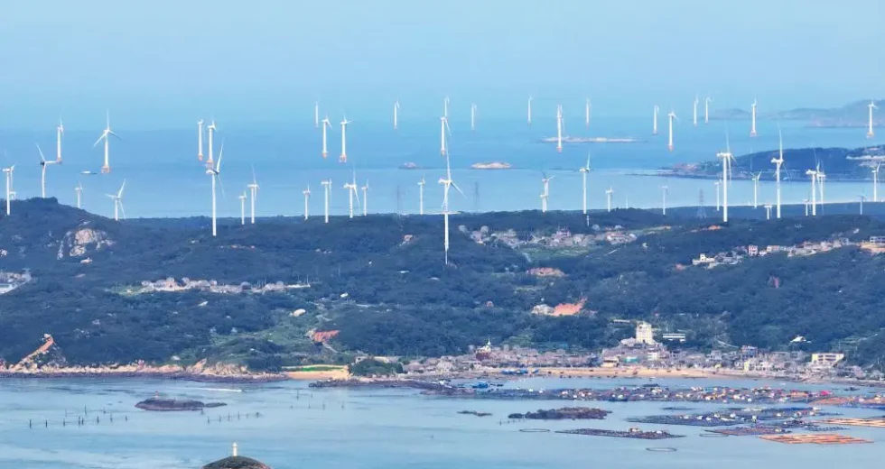Cina, obiettivo produzione di energia da fonti non fossili al 50% entro il 2030