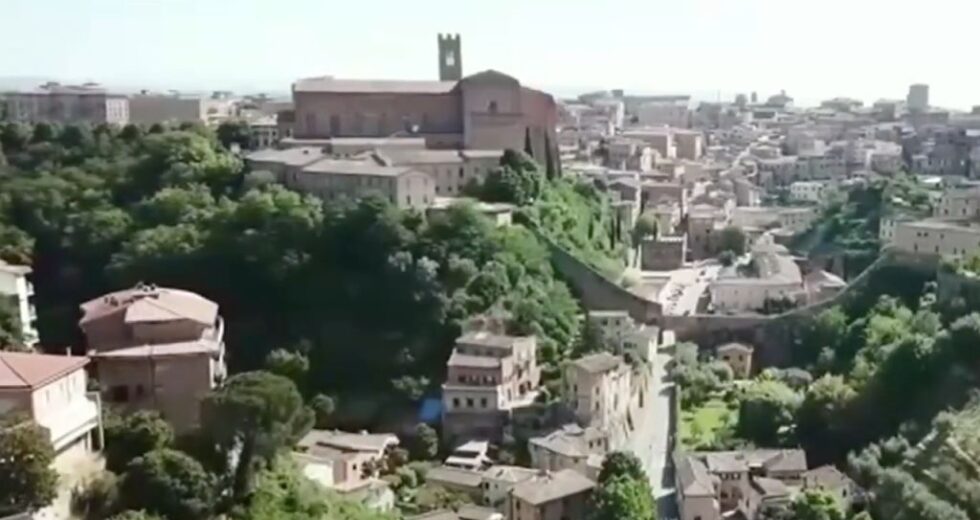 Scritte contro Meloni e i poliziotti a Siena, Digos denuncia 24enne albanese