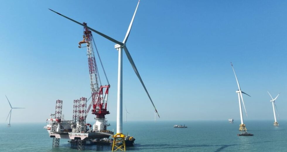 Cina, in funzione la prima piattaforma eolica galleggiante da 16 MW