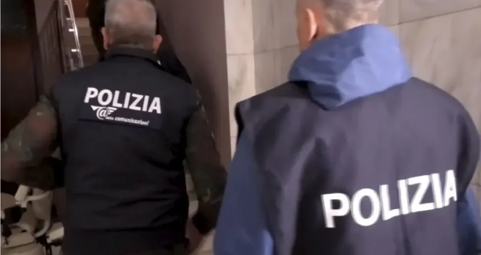 Faceva propaganda all’Isis e aveva tutorial per bombe, arrestato 16enne a Como