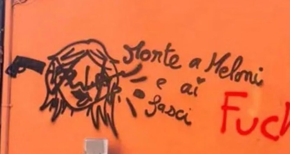 Scritte contro Meloni a Bologna, perquisizioni per uno dei presunti autori