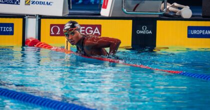 Immensa Sara Curtis, record del mondo nei 50 dorso in semifinale agli Europei