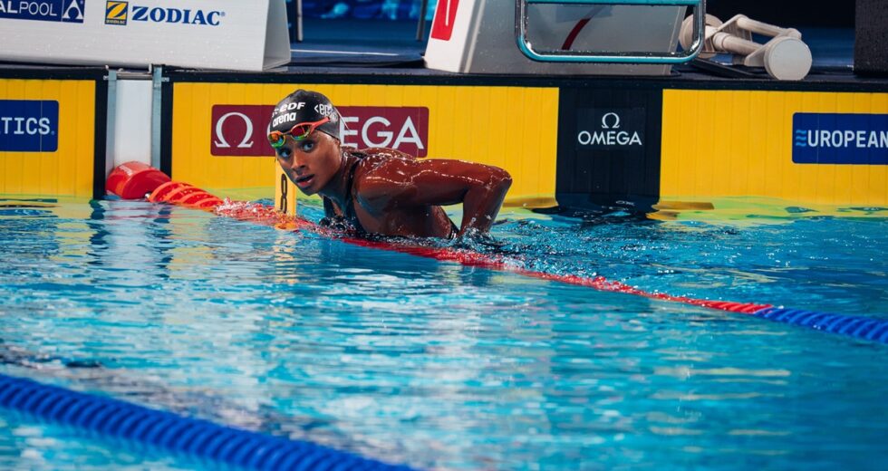 Immensa Sara Curtis, record del mondo nei 50 dorso in semifinale agli Europei
